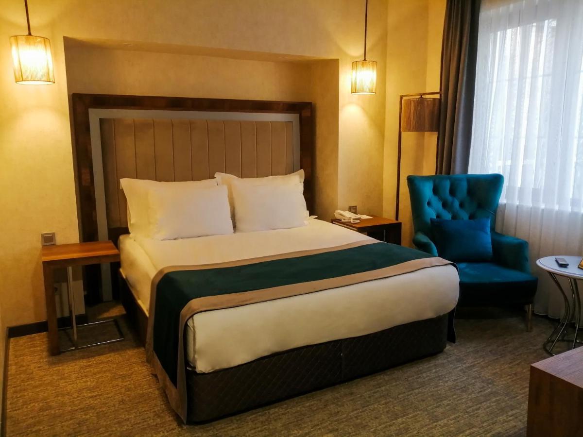 Otel The Life &
