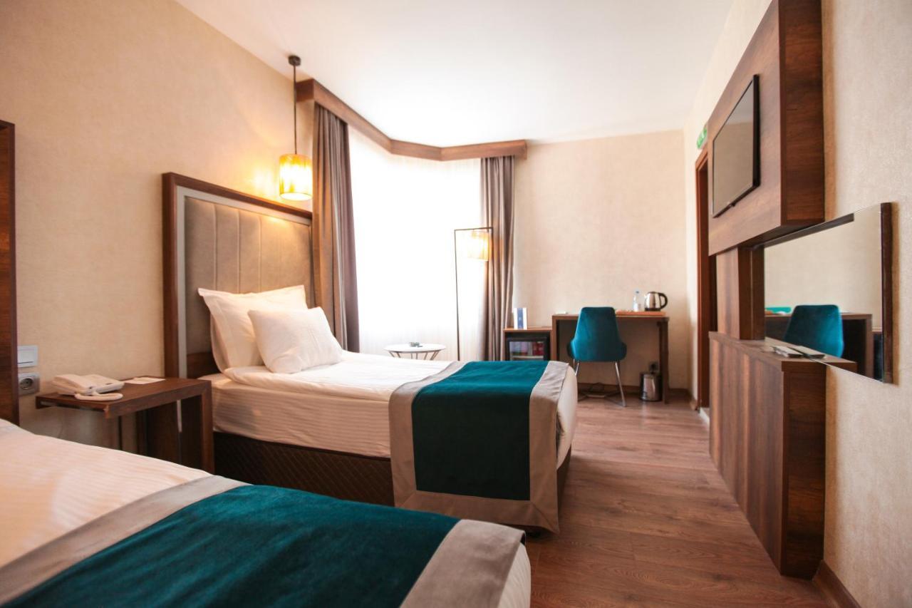 Otel The Life & 3*